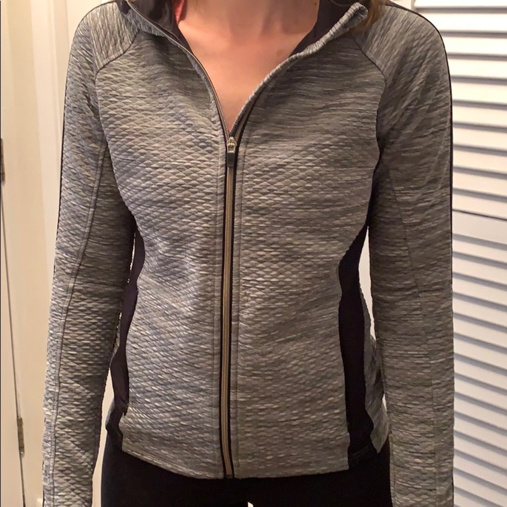Athleta small hooded jacket with thumb holes
